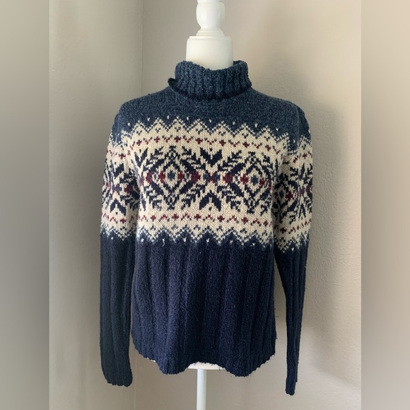 Sarah Bentley Sweaters - Sarah Bentley sweater long sleeve size small color blue and beige.